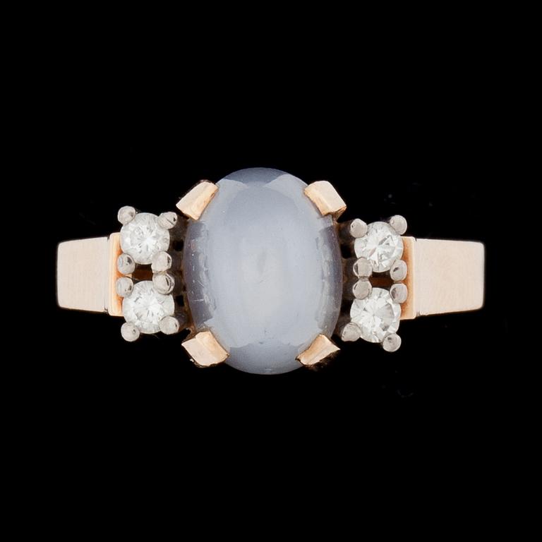 RING, 14k guld, stjärnsafir och briljantslipade diamanter ca 0.10 ct. Vikt ca 5g.