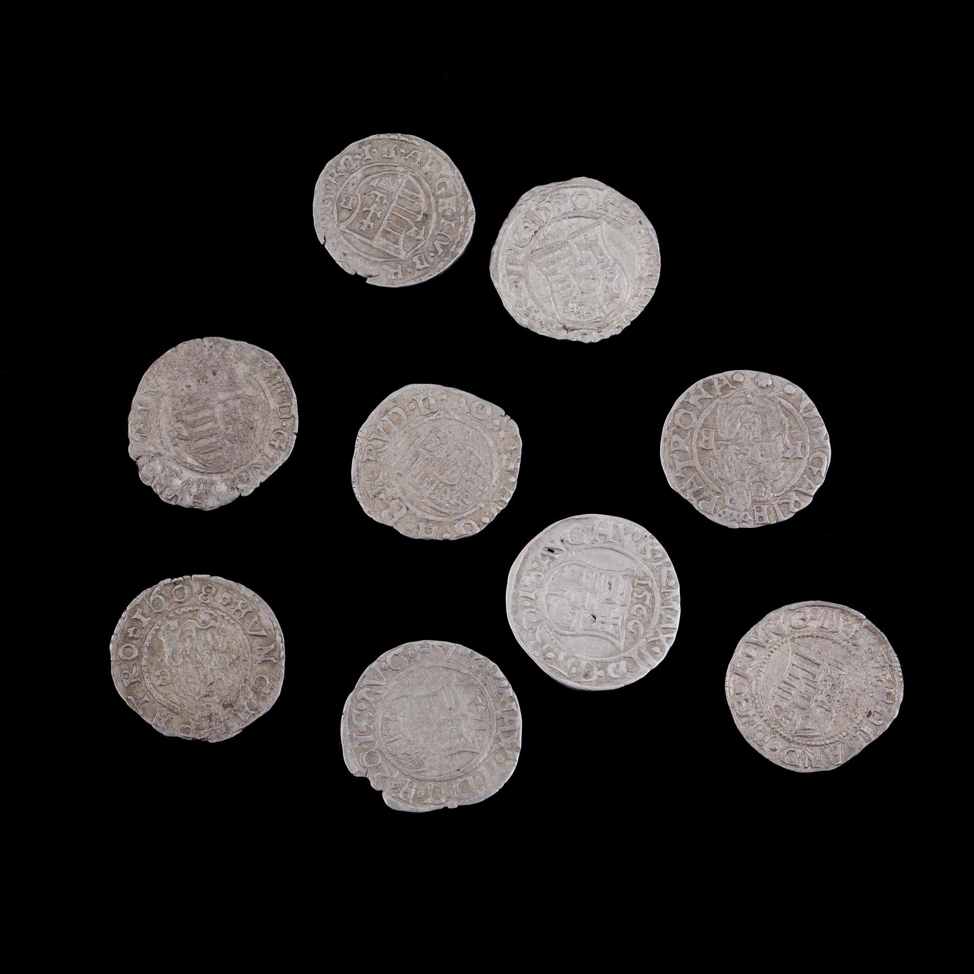 MYNT, 9 st, silver. Ungern 1500/1600-tal. Tot ca 4,5g.