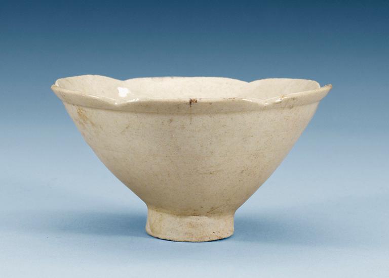 A white glazed bowl, Song dynasty. (960-1279).