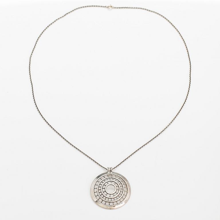 Halsband, silver. Kalevala Koru, Helsingfors 1965.