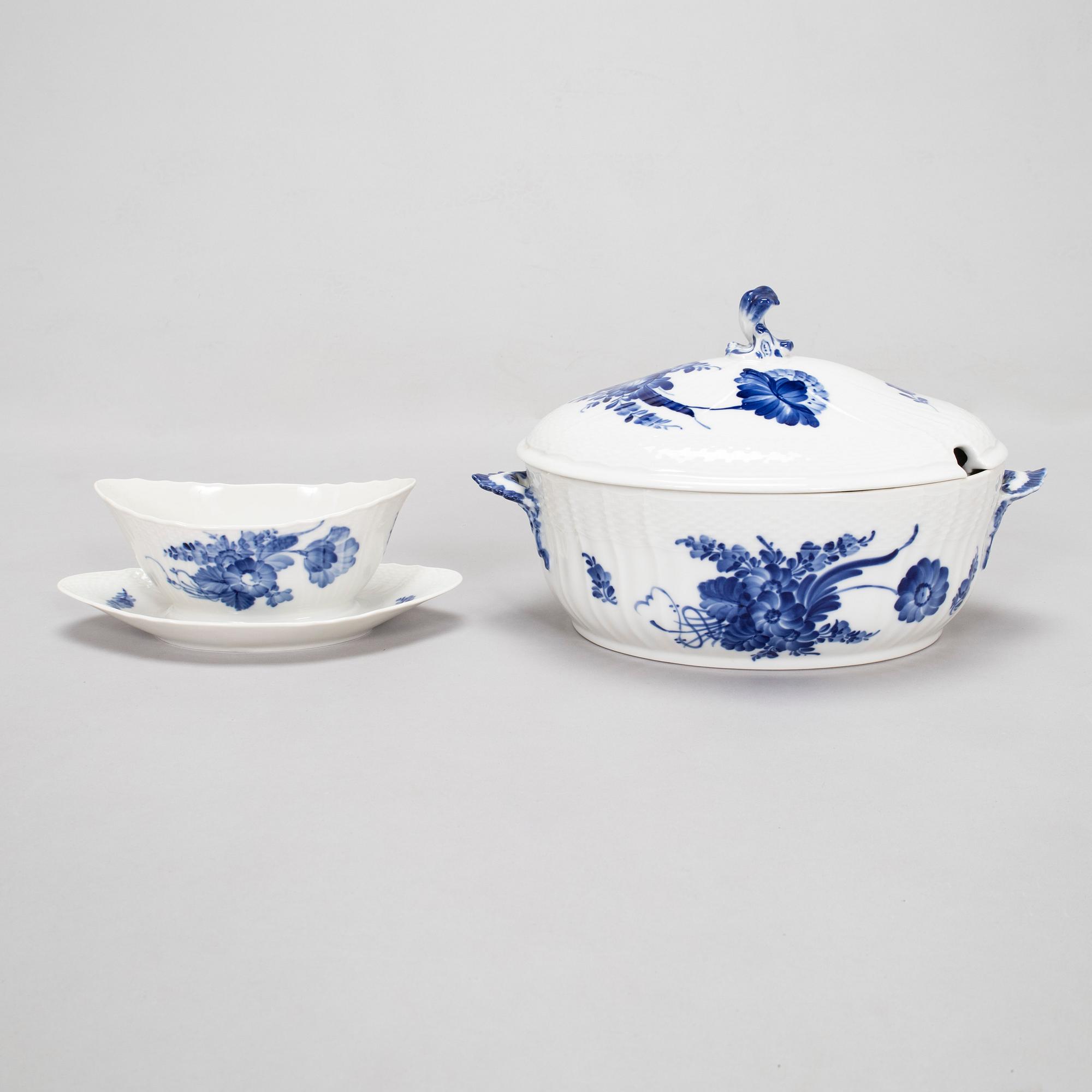 A 66-piece Royal Copenhagen 'Blå Blomst' tableware set, Denmark 1959-61.