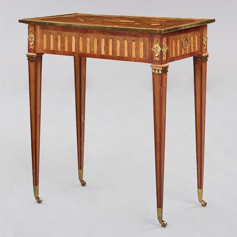 A Gustavian late 18th century table in the manner of Anders Lundelius (master in Stockholm 1778-1823).