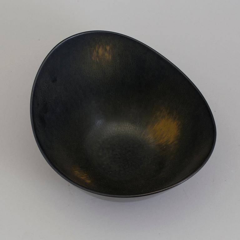 GUNNAR NYLUND, a stoneware bowl for Rörstrand.