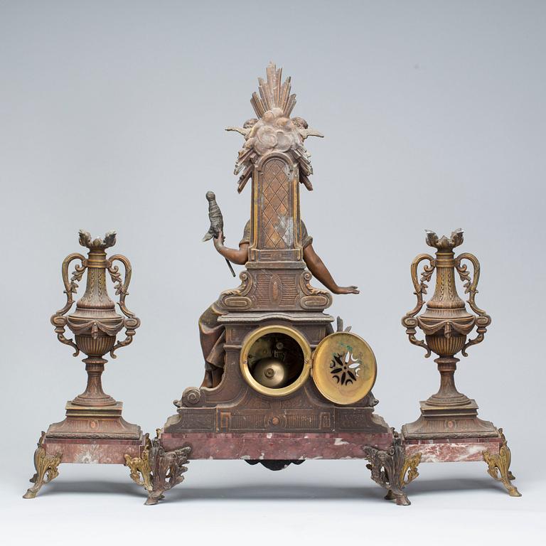 BORDSGARNITYR, 3 delar. Frankrike. 1800-tal.