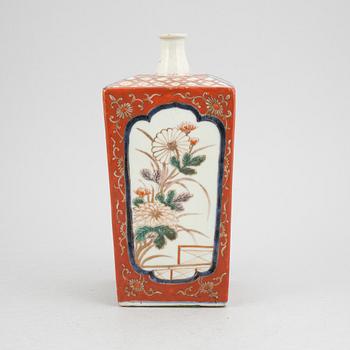 A Japanese porcelain vase, Meiji-period (1868-1912).