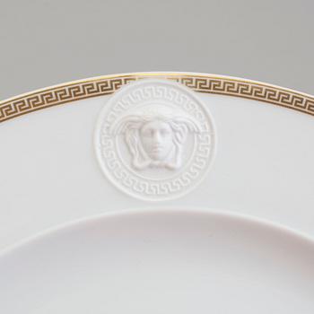 a set of 6 porcelain plates, 'Médaillon Méandre d'Or', Ikarus, by Versace for Rosenthal.