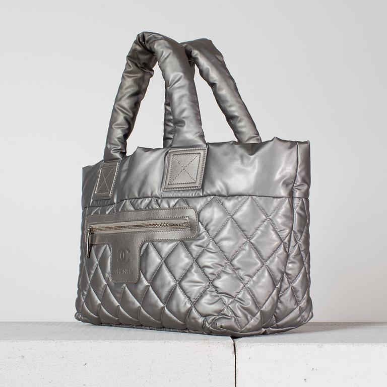 VÄSKA "Cocoon bag" från Chanel.