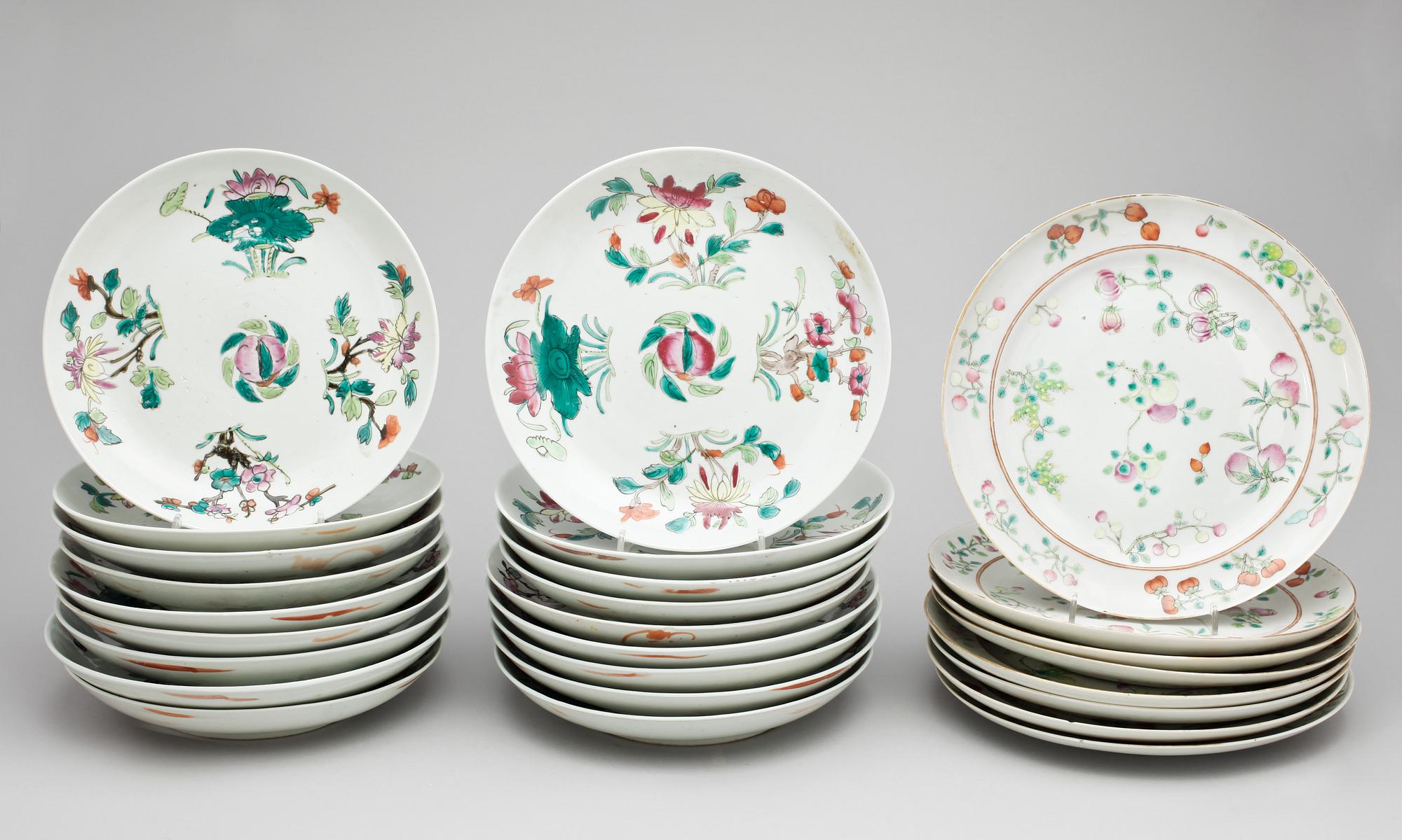 TALLRIKAR, 8+18 delar, porslin, 1800/1900-tal.