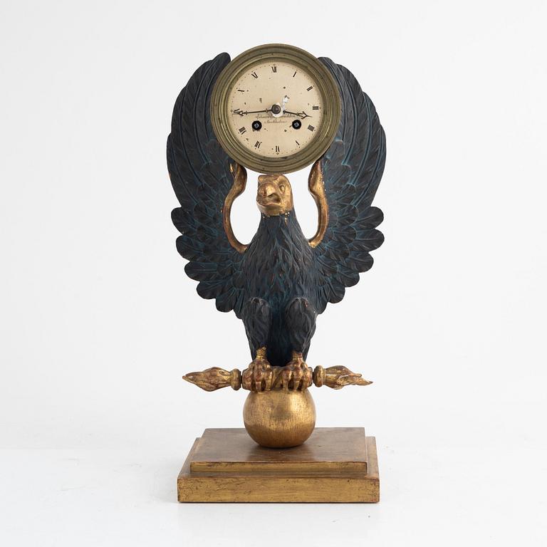 Bordspendyl, av Eduard Engelbrechten (urmakare verksam i Stockholm 1815-45), Empire.