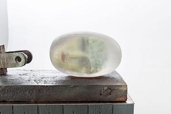 Bertil Vallien, skulptur, vilande huvud, "Resting head", Kosta Boda, unik.