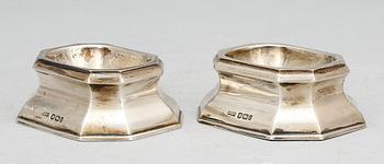 SALTKAR, ett par, silver, James Dixon & Sons, Sheffield, 1926. Vikt ca 134g.
