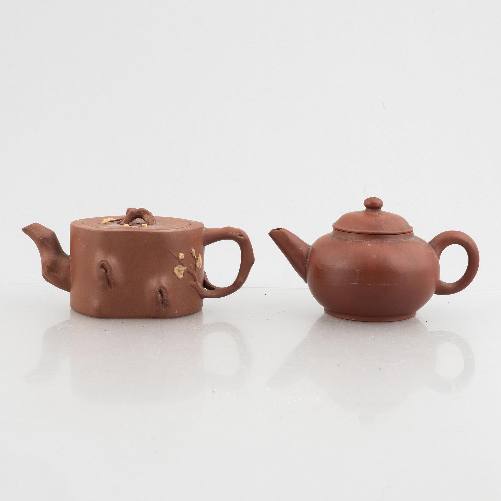 Two Chinese Yixing ware teapots, 20th century.
