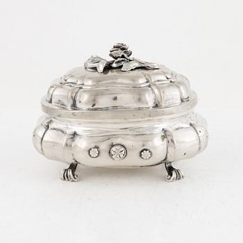 A silver sugerbox, early 19th century, unidentified makers mark, possibly Fellin, Estonia.