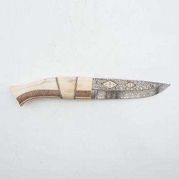 Stefan Groth i Valbo, halvhornskniv signerad 2009.