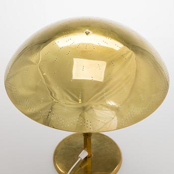 Paavo Tynell, A mid-20th century '5061' table lamp for Taito Finland.