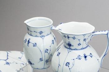 SERVISDELAR, ca 103 delar, "Musselmalet", Royal Copenhagen, porslin, 18/1900-tal.