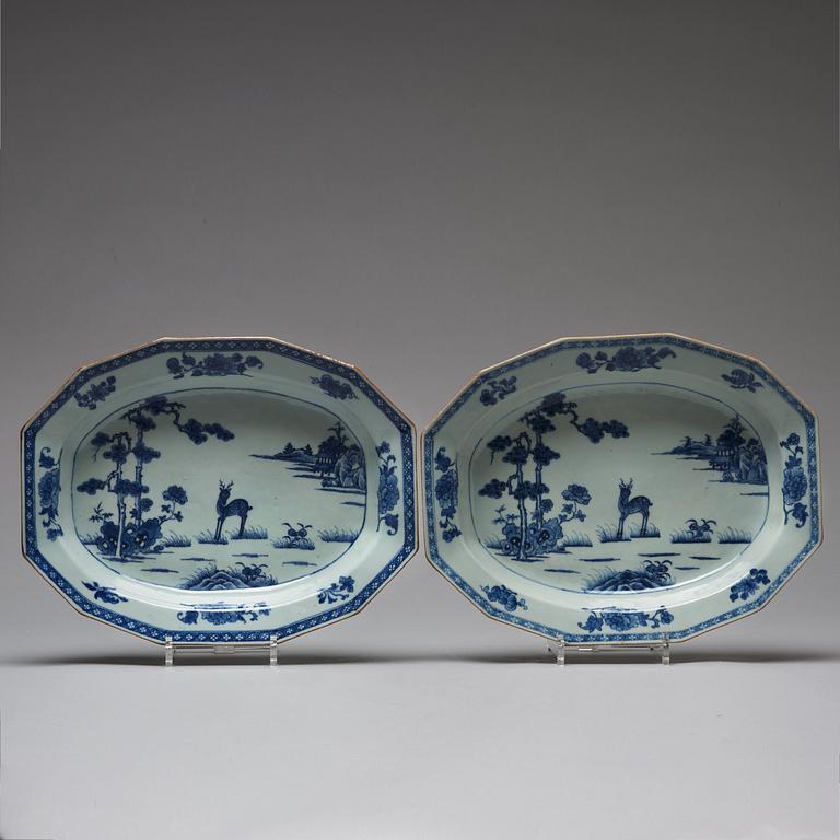 A pair of blue and white tureen stands, Qing dynasty, Qianlong (1736-95).