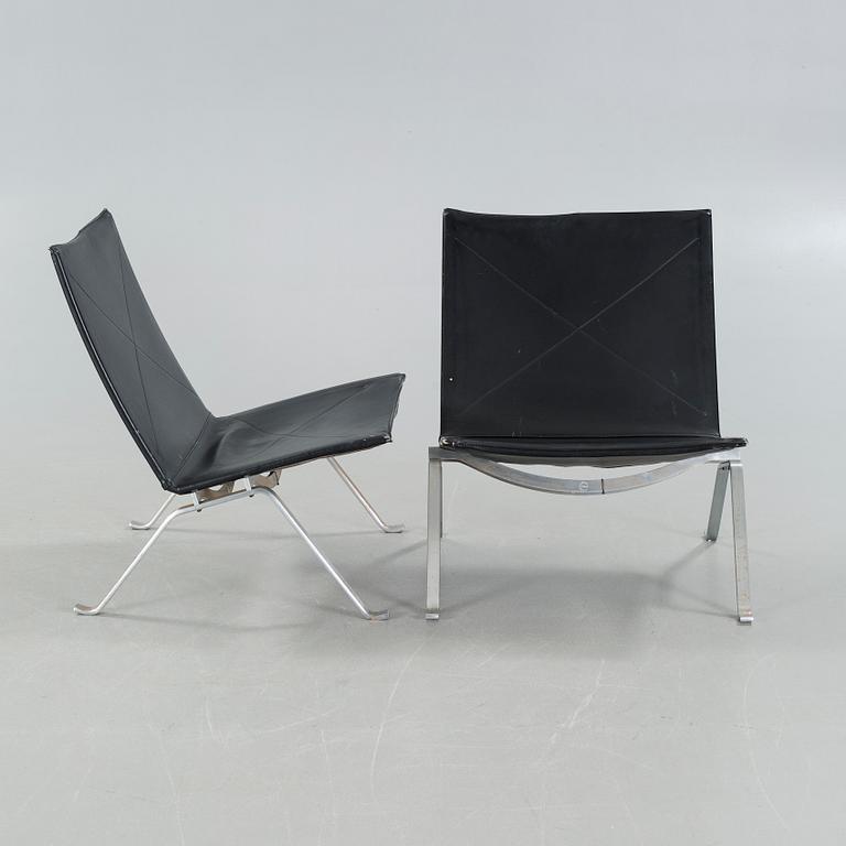 POUL KJAERHOLM, ett par fåtöljer, "PK22", Fritz Hansen, 1989.