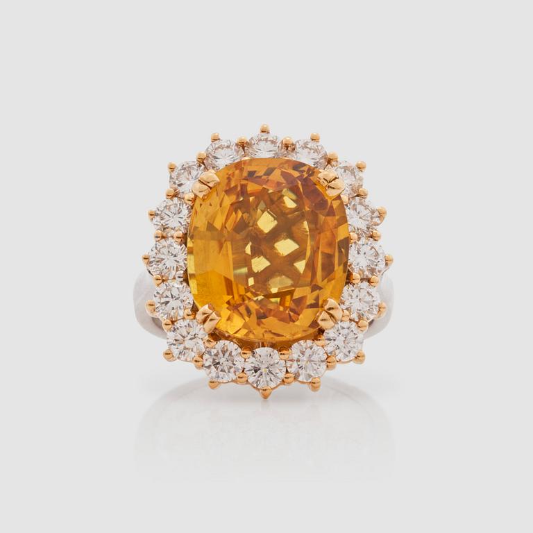 A yellow sapphire, 7.50 cts and brilliant-cut diamond ring.