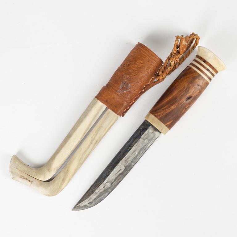 A reindeer horn knife by Lars Levi Sunna, signed.