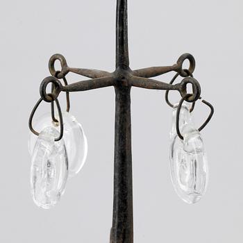 KANDELABER, ett par, gjutjärn samt glas, Erik Höglund, Kosta.