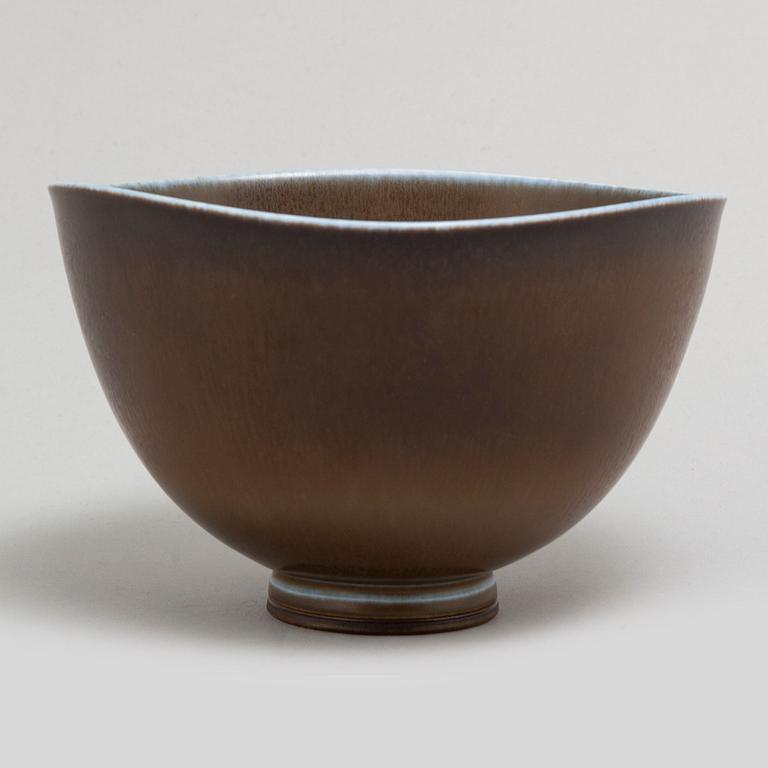 BERNDT FRIBERG, a stoneware bowl from Gustavsberg studio, signed.
