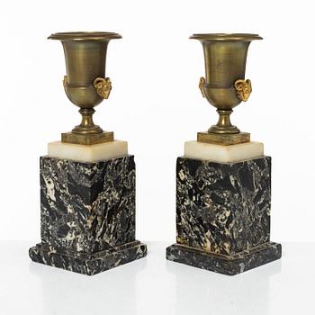 Casoletter, ett par, 1900-talets början. Louis XVI-stil.