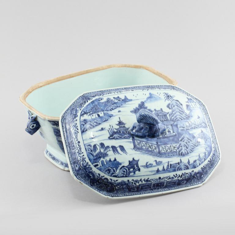TERRIN, porslin, Kina, 1700-tal.
