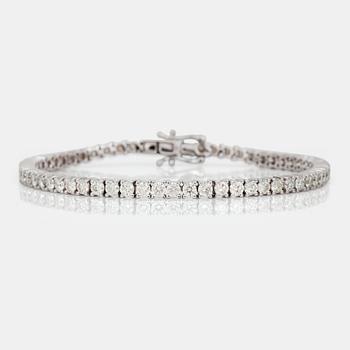 699. A brilliant-cut diamond bracelet, total gem weight circa 3.70 cts.