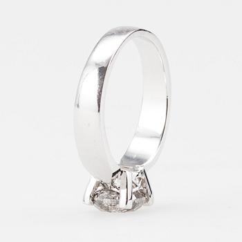 RING, vitguld 14K, Morris Lindblom, briljantslipad diamant, ca 1,40 ct. Vikt 5,4 g.