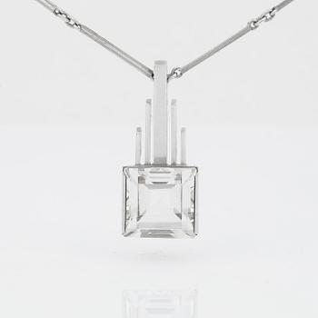 HÄNGE samt KEDJA, silver med bergkristall ca 17,33 ct, Stigbert, Stockholm 1944. Vikt ca 21,46 g.