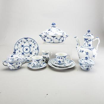 Servis 47 dlr Musselmalet halvblonde Royal Copenhagen Danmark 1900-talets andra hälft.