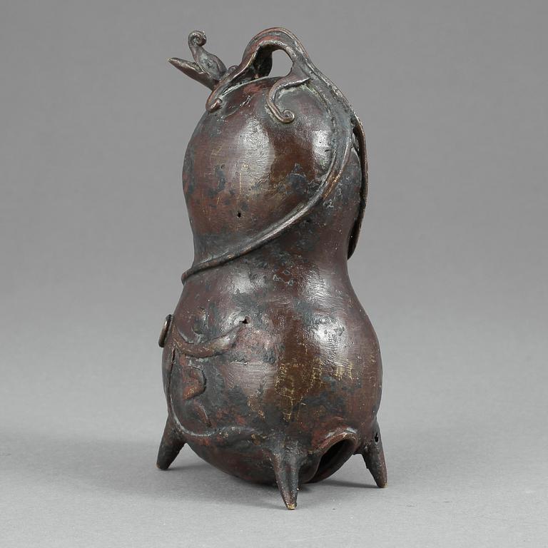 KLOCKA, mässing, möjligen Tibet, 1800-tal.