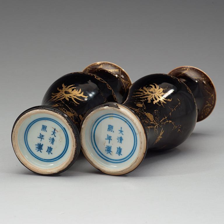 A pair of black glazed vases, late Qing dynasty, 19th Century.