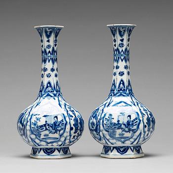 A pair of blue and white hexagonal vases, Qing dynasty, Kangxi (1662-1722).