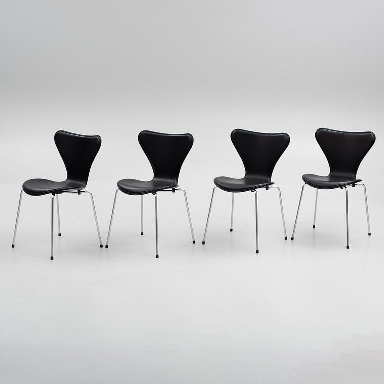Arne Jacobsen, stolar 4 st, "Sjuan", för Fritz Hansen, Danmark 2021-2022.
