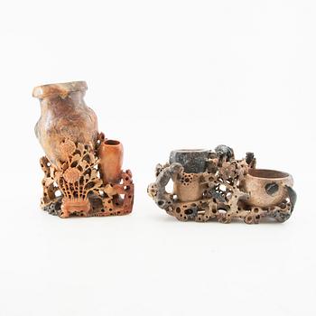 Vaser 4 st samt figuriner 2 st Sydostasien soapstone 1900-tal.