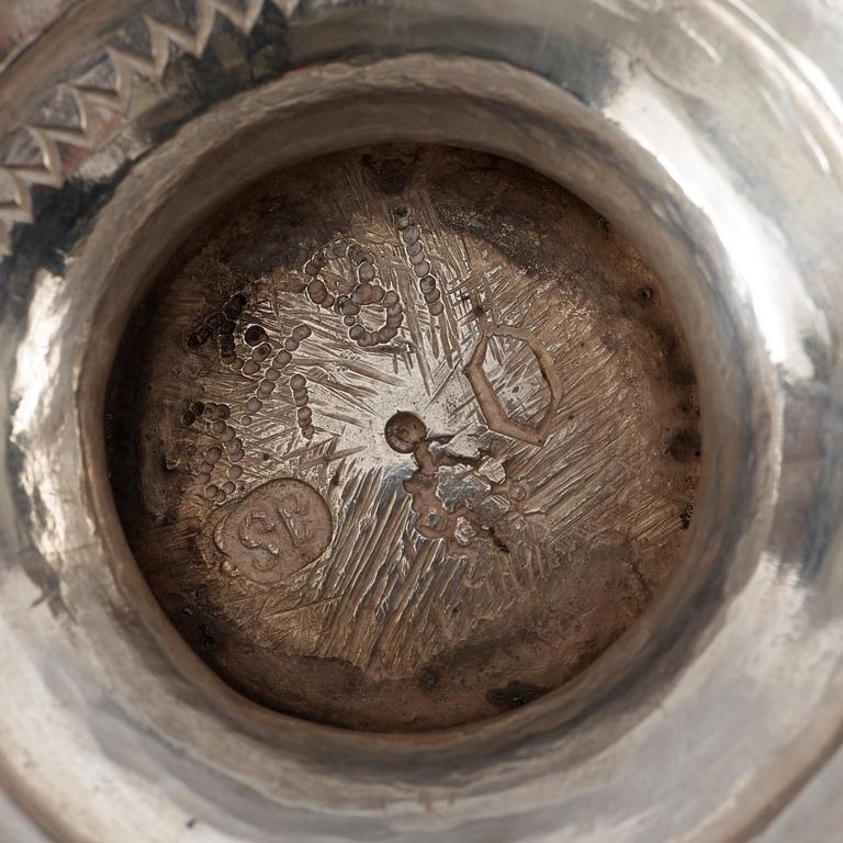 BORDSURTOUT för sex flaskor/bössor, av Johan Lorenz Starin, Stockholm 1750. Senbarock.