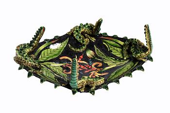 Uppläggningsfat, "Crokodile Platter", med dekor av krokodiler.