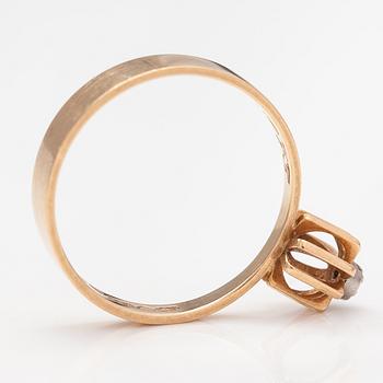 Elis Kauppi, A 14K gold ring with a ca. 0.01 ct diamond. Kupittaan kulta, Turku 1972.