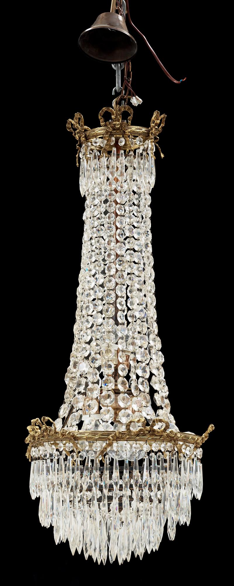 TAKKRONA, empirstil, omkring sekelskiftet 1900. Höjd 93 cm.