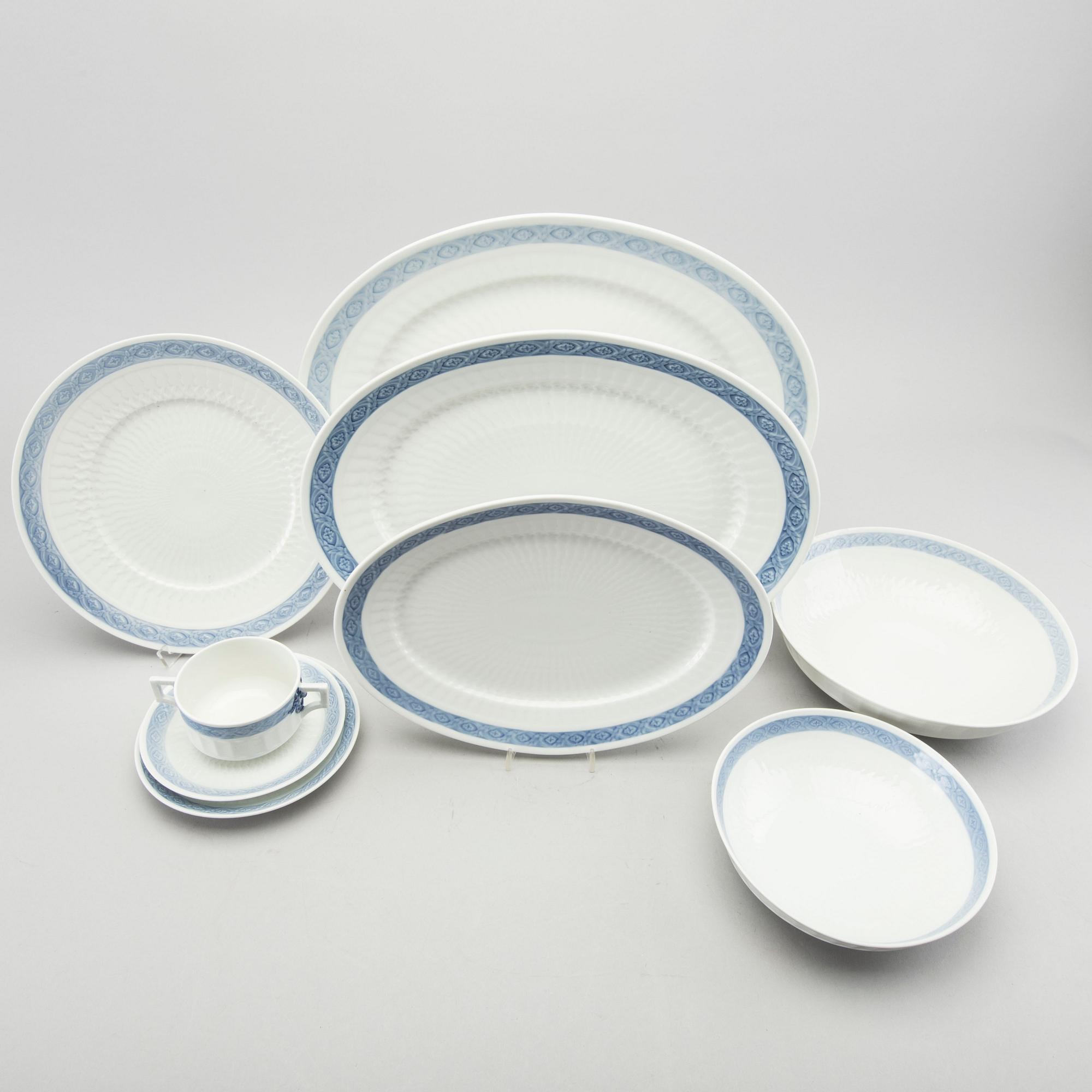 A 47 parts "Blue Vifte" Royal Copenhagen porcelain dinner service.