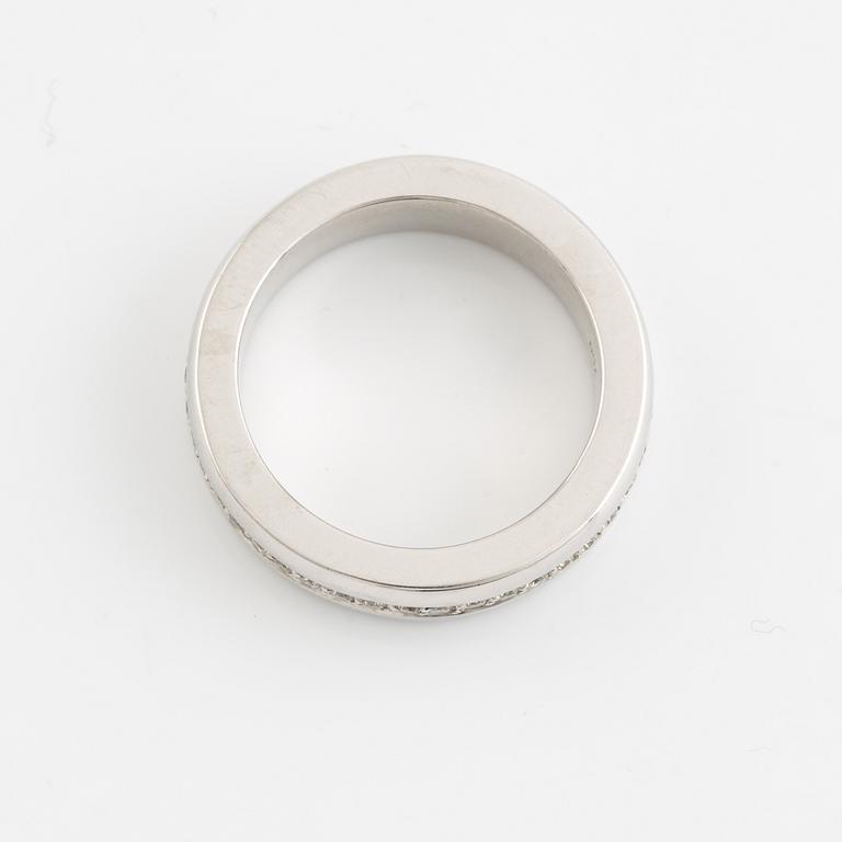 Brilliant cut diamond ring.