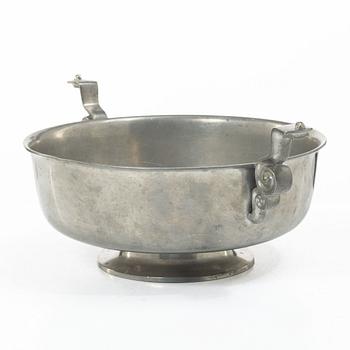 Edvin Ollers, a pewter bowl, Schreuder & Olsson, Stockholm, 1930.