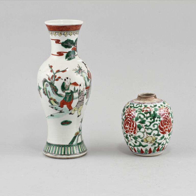 VAS samt KRUS, porslin, Kina, 1700/1800/1900-tal.