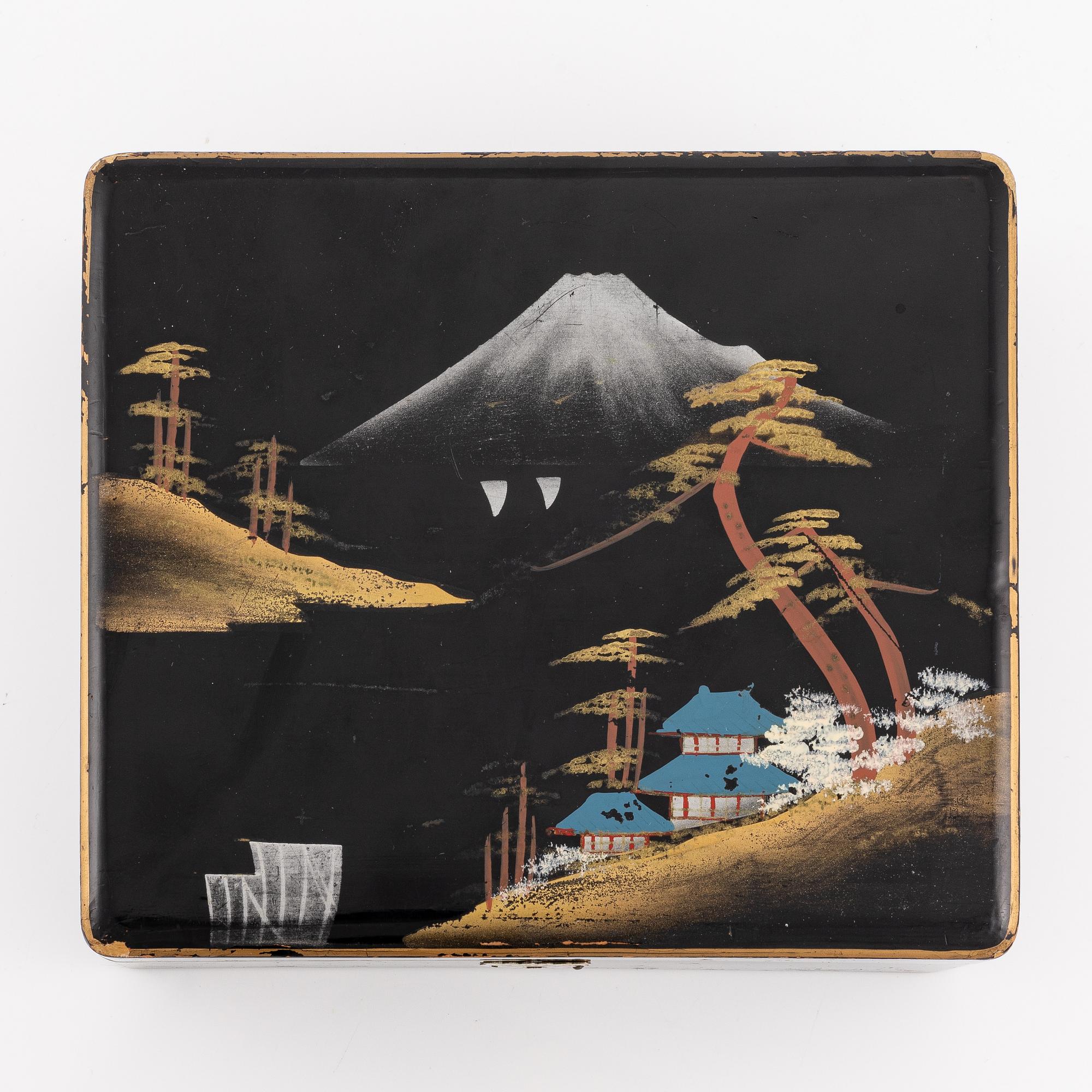 Six Swedish 18 carat gold small beakers, marks of Kurt Ribbhagen AB, Stockholm 1974.