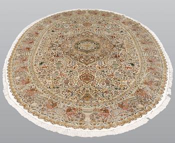 An oval pictoral silk carpet, ca 273 x 180 cm.
