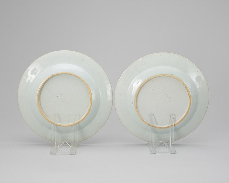 A set of seven blue and white dinner plates, Qing dynasty, Qianlong (1736-95).