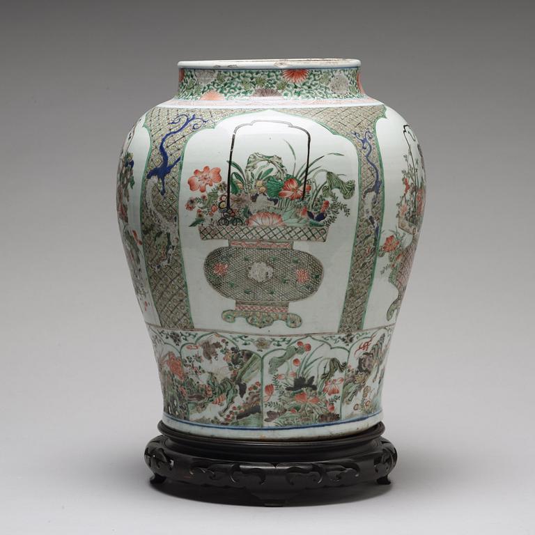 Prakturna, porslin. Qingdynastin, Kangxi (1662-1722).