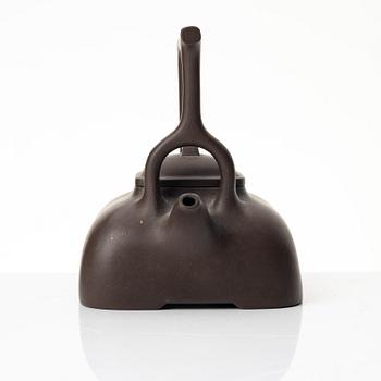 Wang Hongfen, A nrown yixing teapot, 1980s.